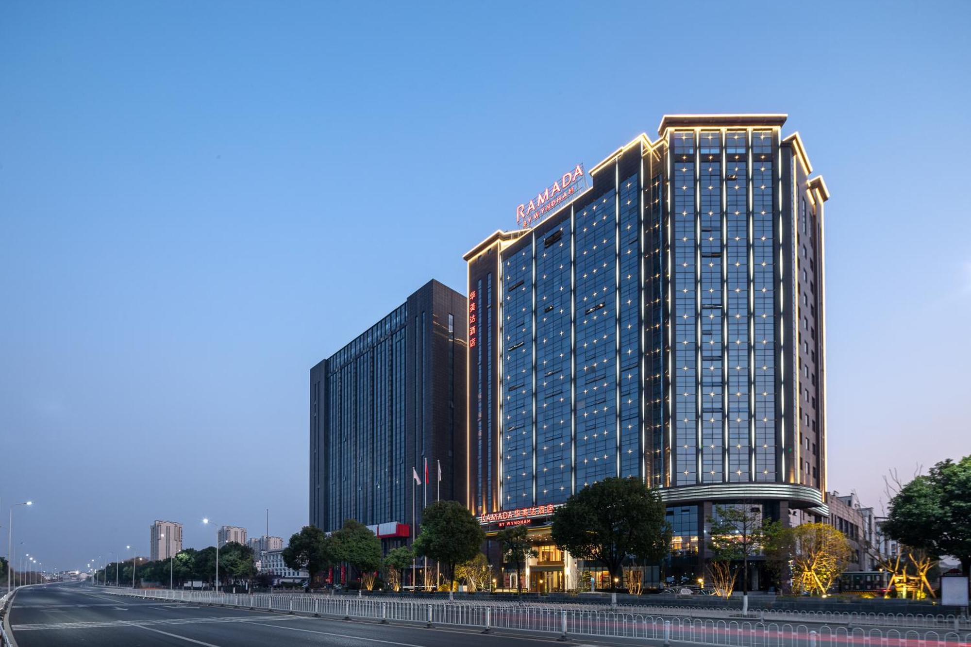 Hotel Ramada By Wyndham Huangshan Xiuning Exterior foto